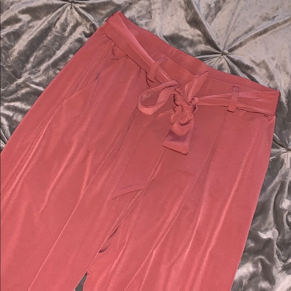 EXPRESS RELAXED FIT CROPPED PANTS - Picture 2 of 3